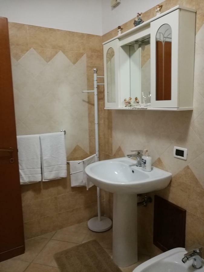 Camera Privata Hotel Pomezia Luaran gambar