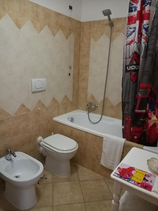 Camera Privata Hotel Pomezia Luaran gambar