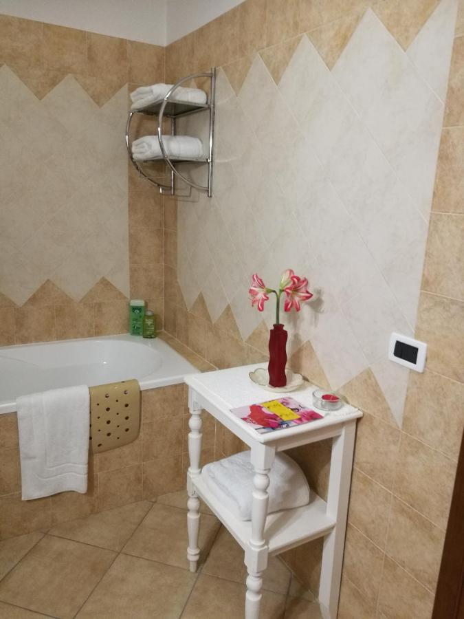 Camera Privata Hotel Pomezia Luaran gambar